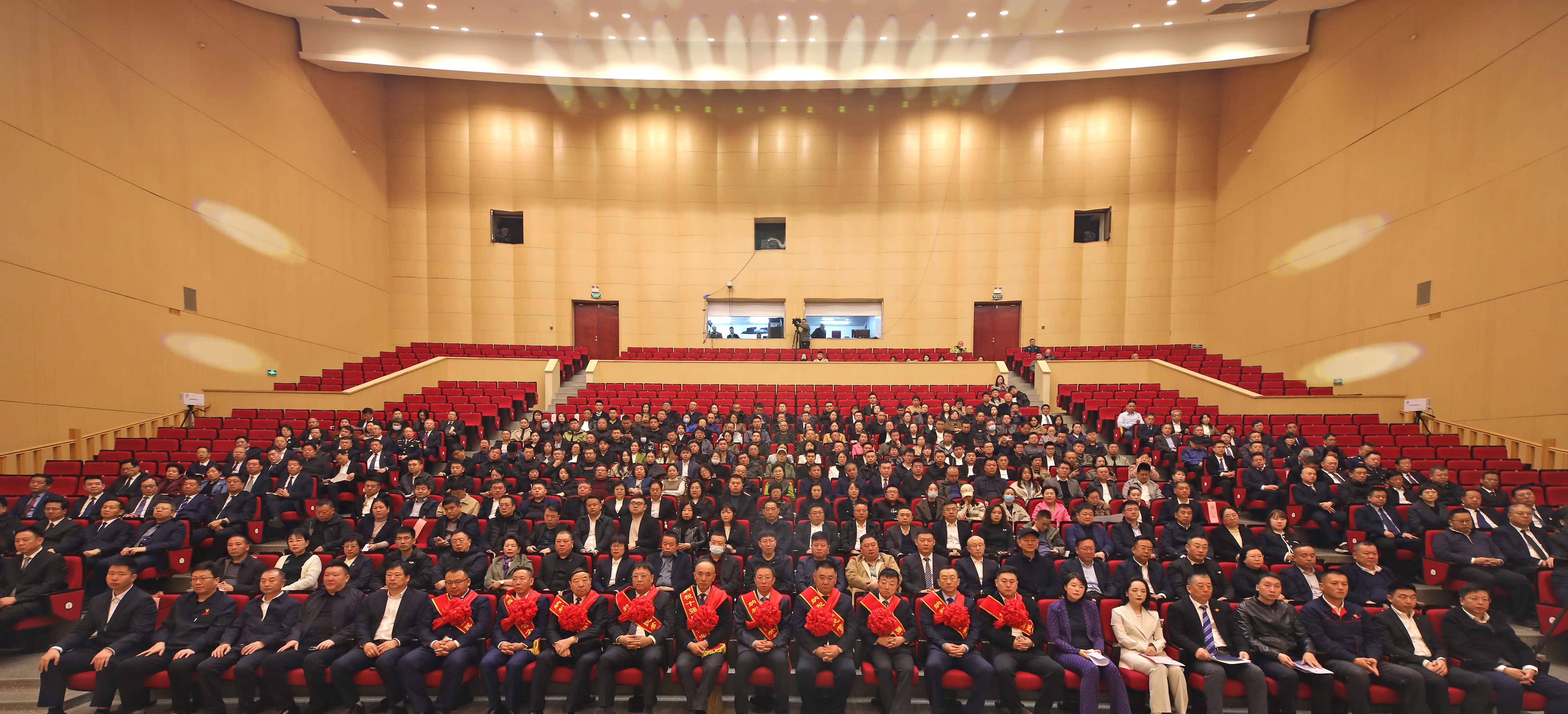 壹定发集团再登纳税十强榜！董事长赵立君出席全市民营经济大会接受表彰(图4)